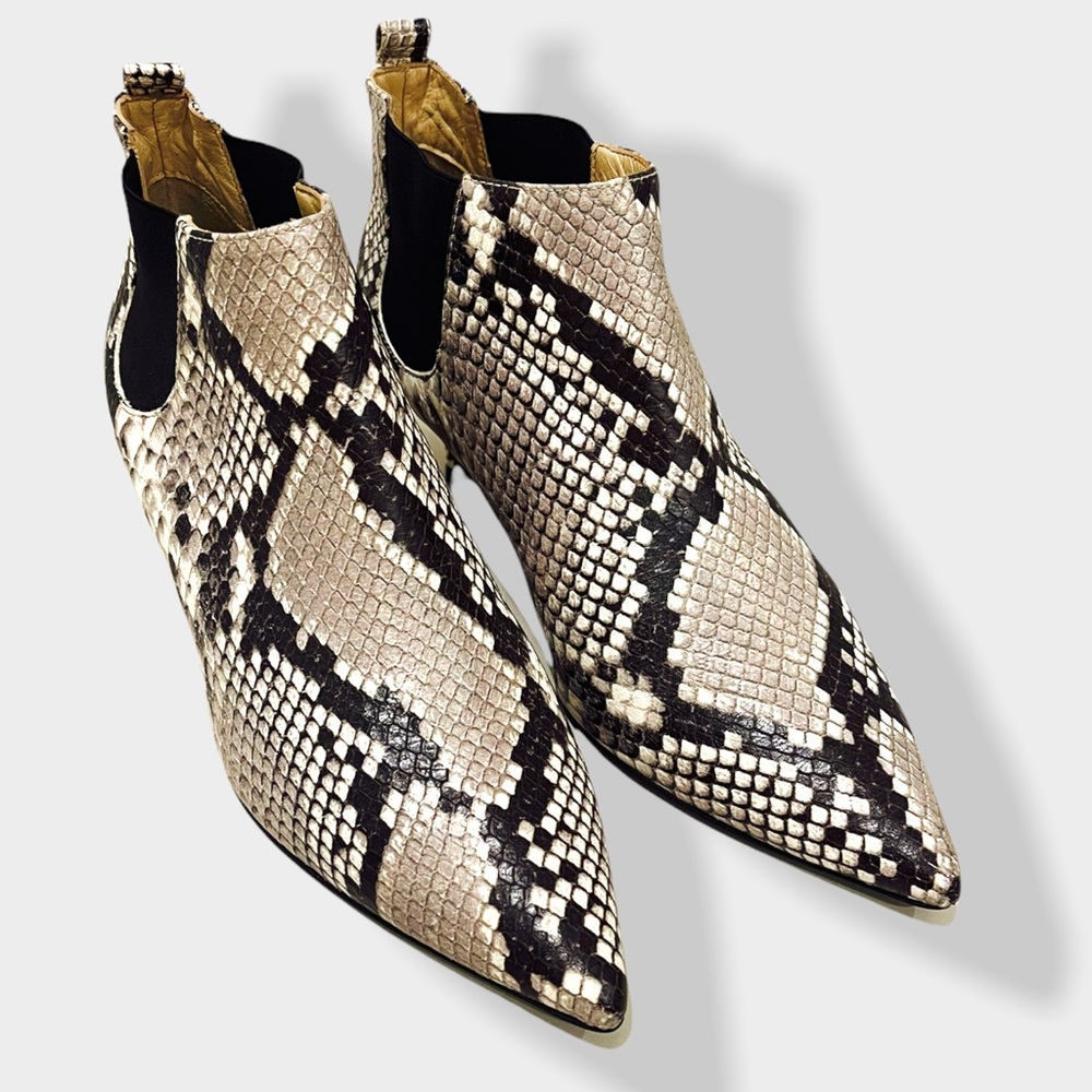 🐍Bruno Magli Snake print Leather Booties🐍